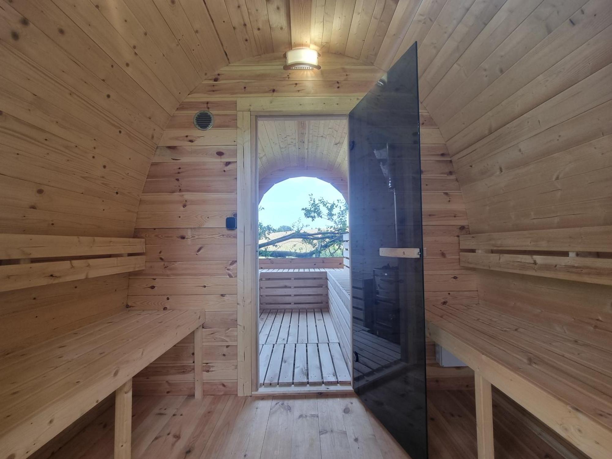 Loft Mit Grosser Badewanne A Appartement Mugeln